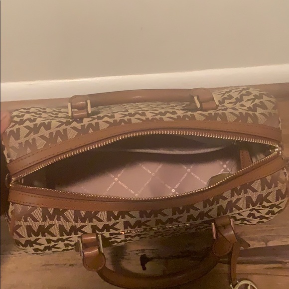 Michael Kors purse - Picture 3 of 4